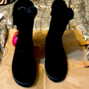 Brand new girl’s faux suede boots with black fur lining